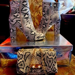Blk & white snake print bootie